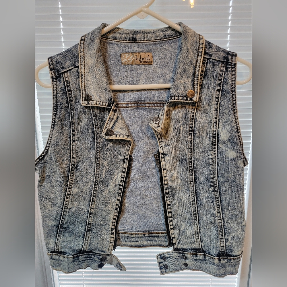 Hybrid & Company Acid Wash Denim Vest